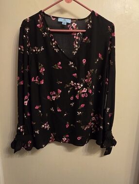 CeCe Black V-neck Blouse with Pink Floral Roses Design. Womans 2X. NWT